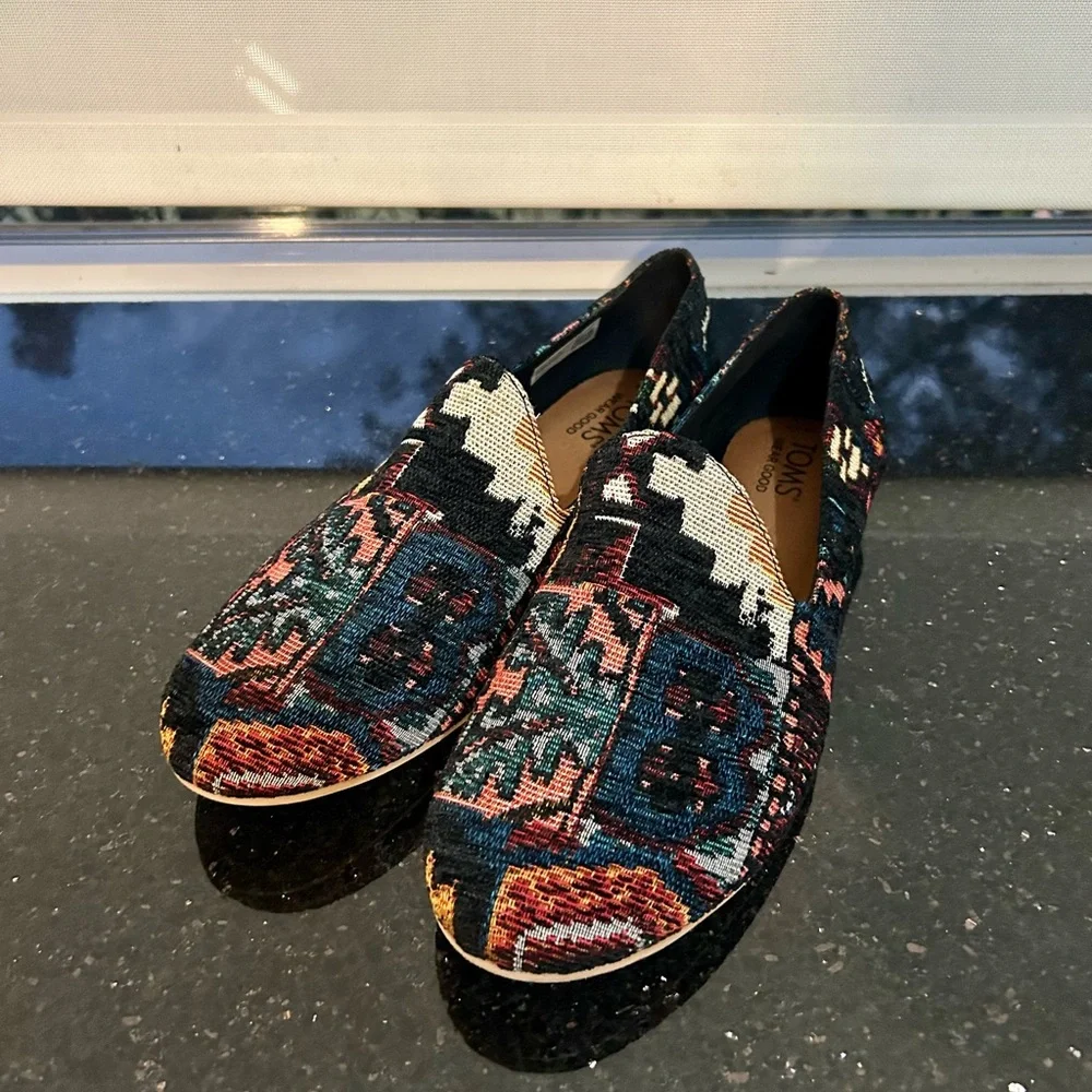 TOMS - NWOT